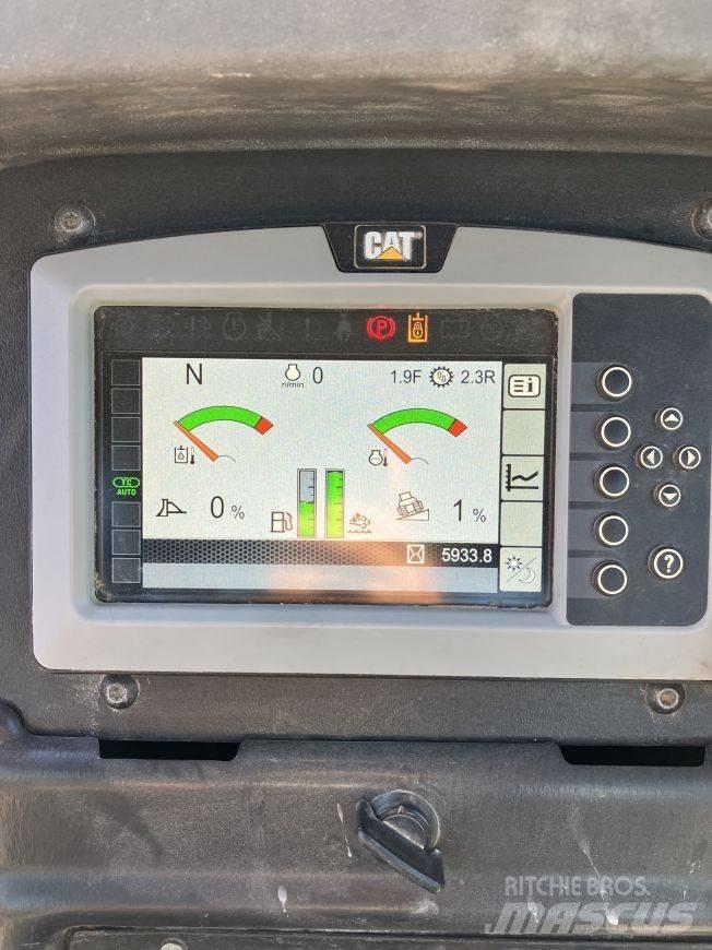CAT D 6 K 2 XL بلدوزرات مجنزرة