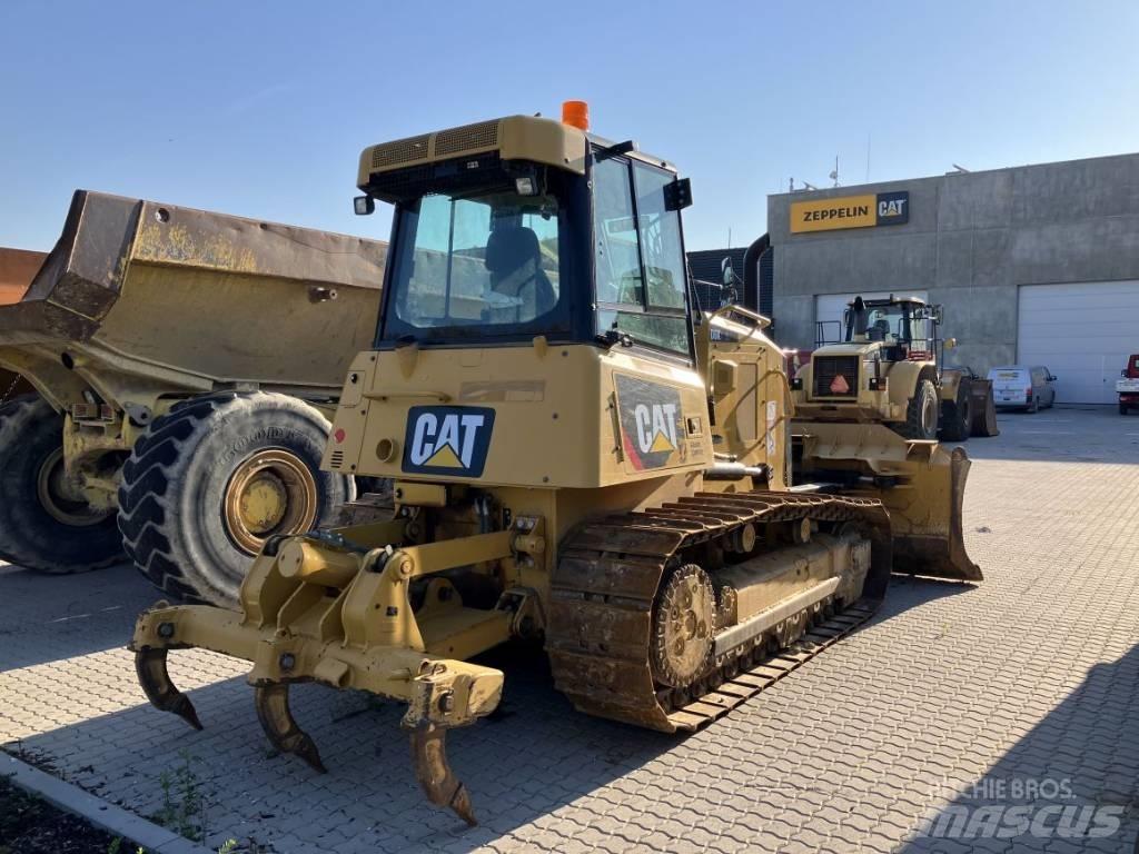 CAT D 6 K 2 XL بلدوزرات مجنزرة