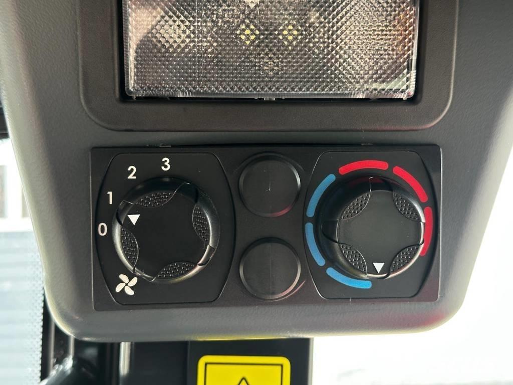 Yanmar V 7 لوادر بعجل