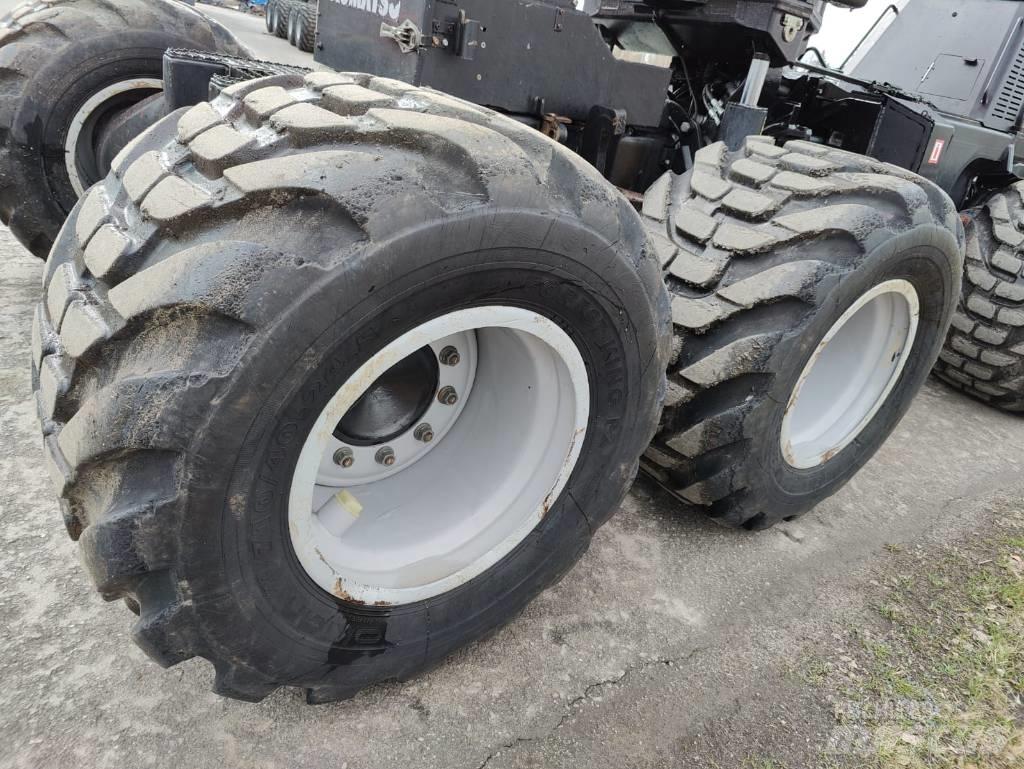 Komatsu 901 XC حصادات