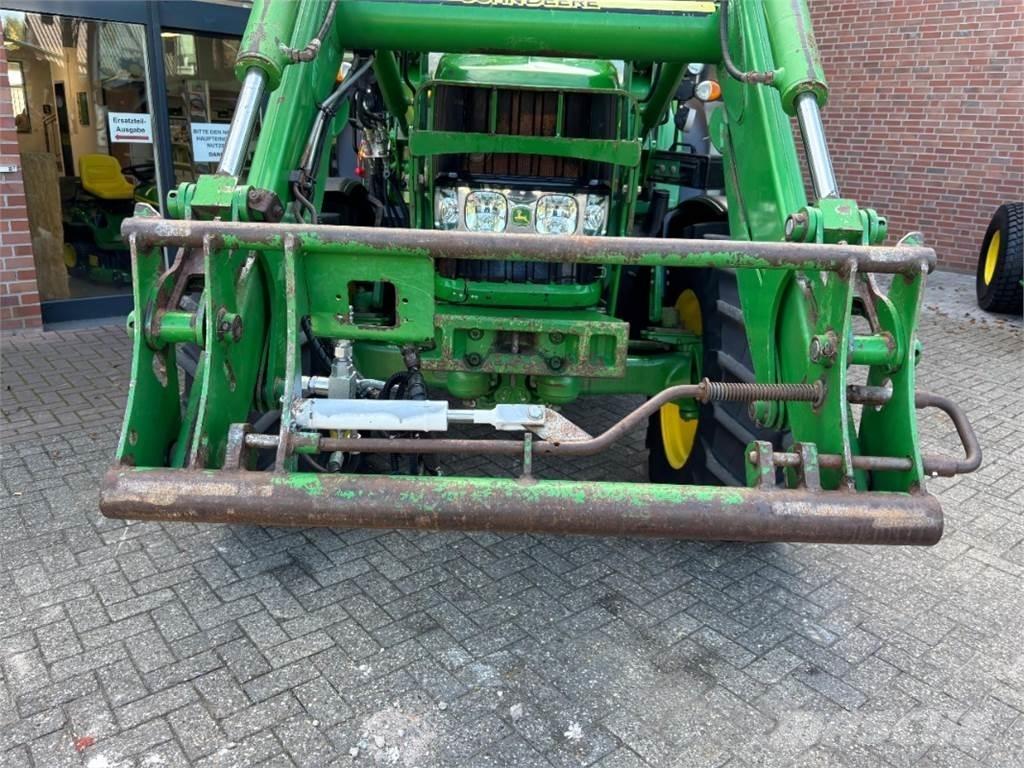 John Deere 6530 الجرارات