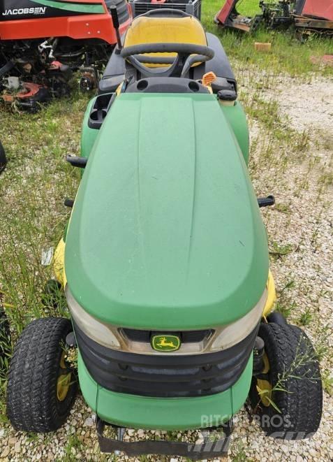 John Deere X 300 R ركوب الحشائش