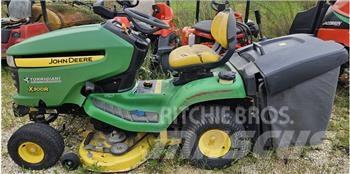 John Deere X 300 R ركوب الحشائش