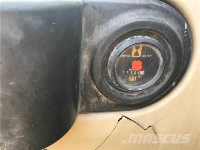 CAT 325 C حفارات زحافة