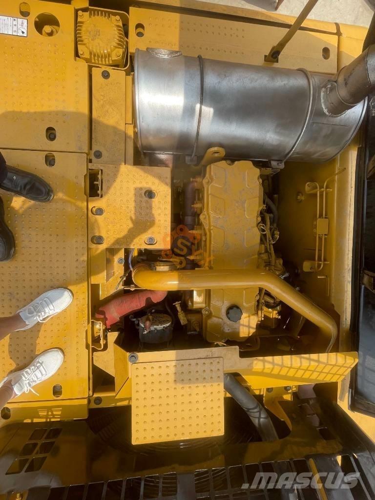 CAT 336 D حفارات زحافة