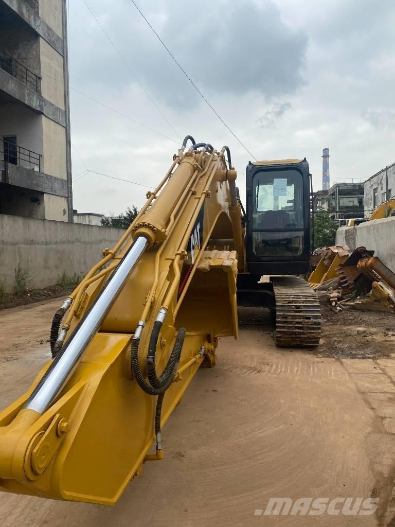CAT 320 C حفارات زحافة