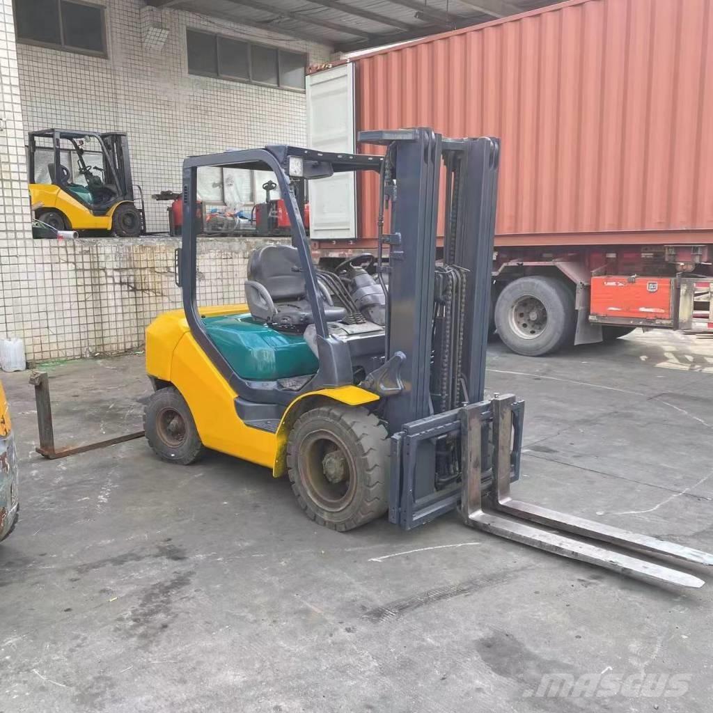 Komatsu FD 50-6 شاحنات الديزل