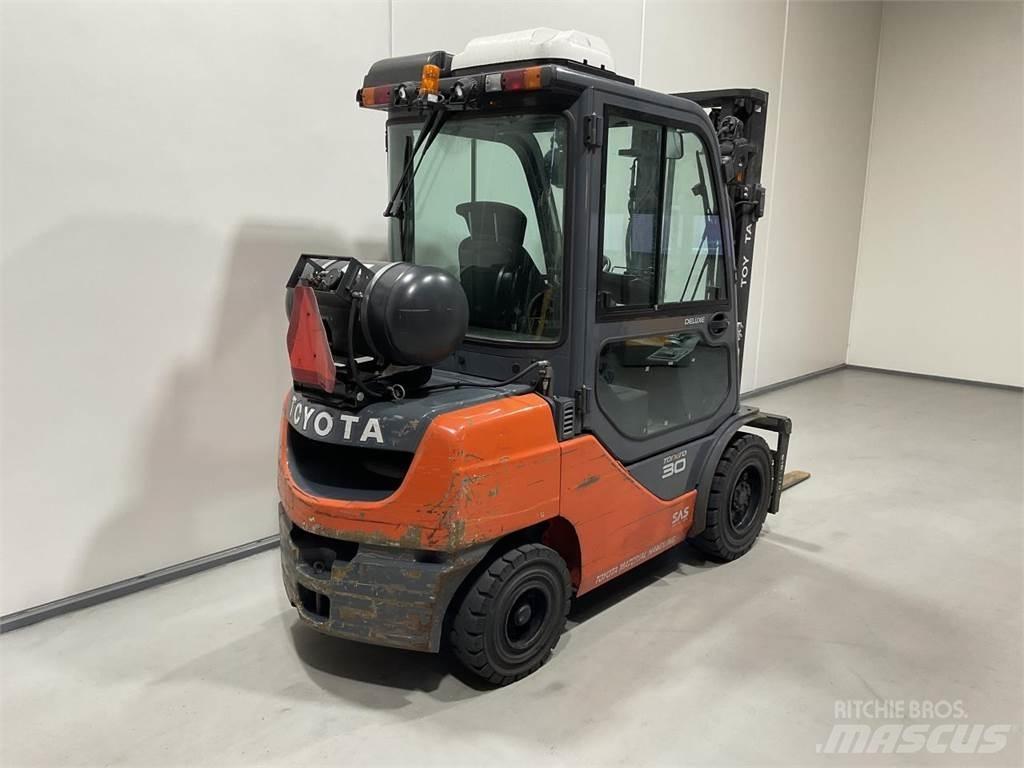 Toyota 02-8FGF30 شاحنات LPG