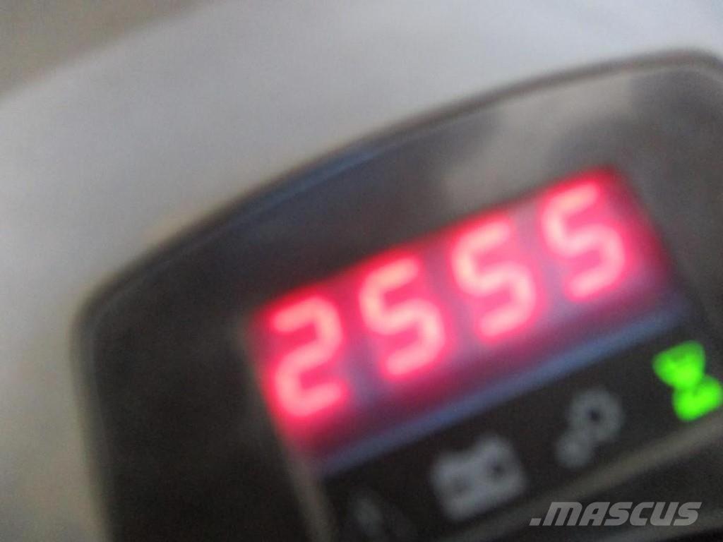 Toyota LPE250 رافعة منخفضة المستوى ذات منصة