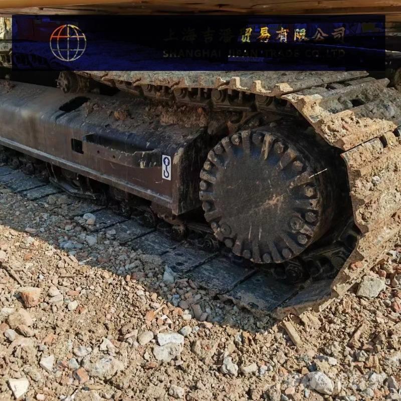 CAT 323 D حفارات زحافة