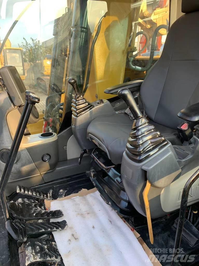 CAT 312 D L حفارات زحافة