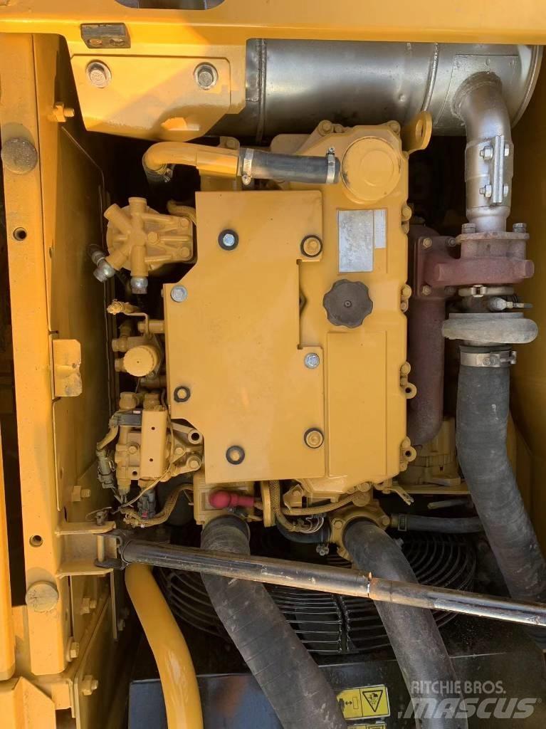 CAT 312 D L حفارات زحافة