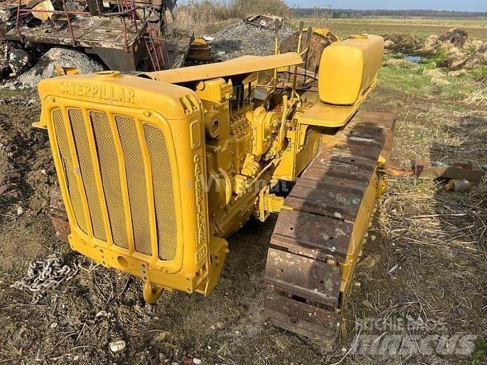 CAT D2 - بلدوزرات مجنزرة