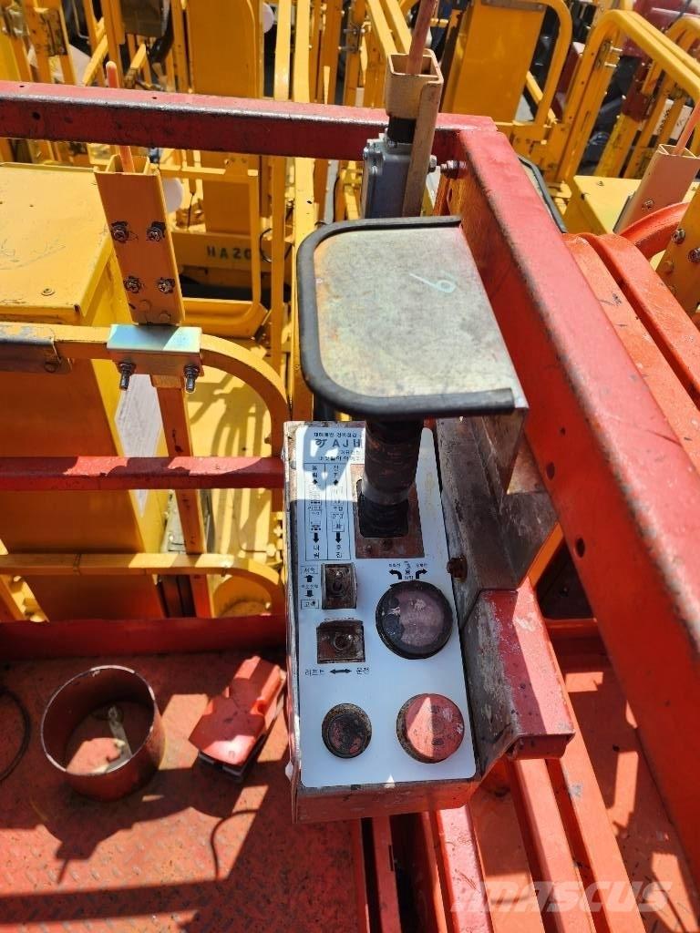 SkyJack SJ 3219 رافعات مقصية الشكل