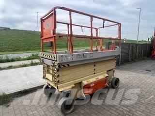 JLG 2646 ES رافعات مقصية الشكل