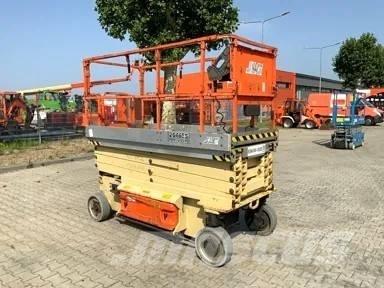 JLG 2646 ES رافعات مقصية الشكل
