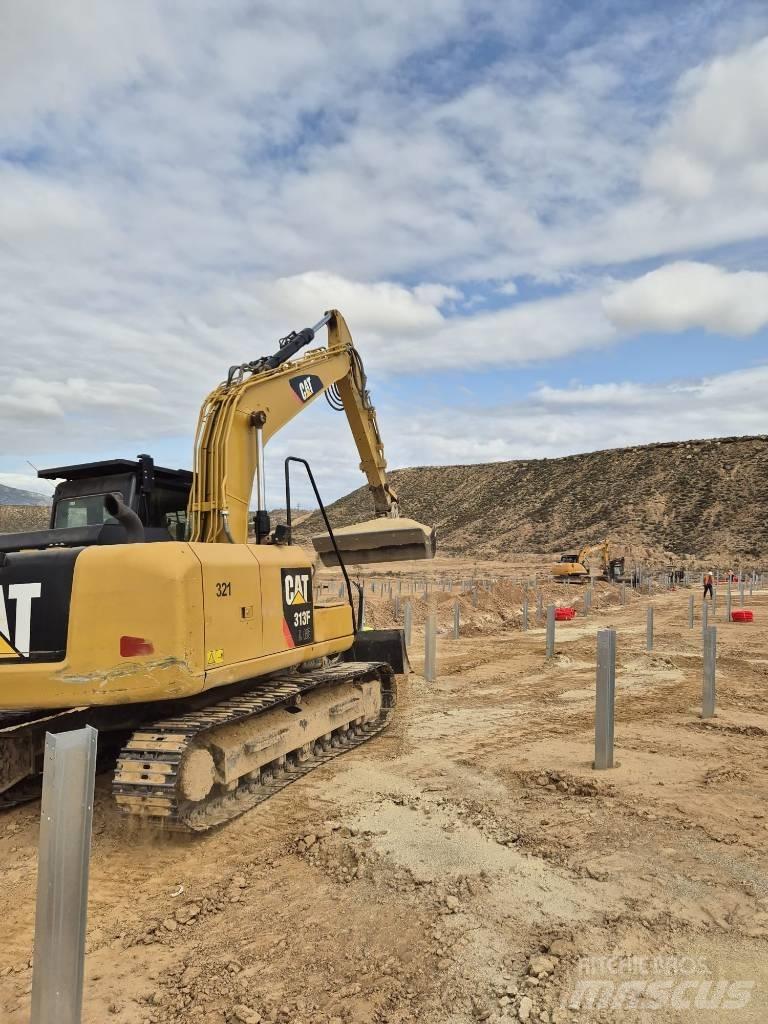 CAT 313 F LGC حفارات زحافة
