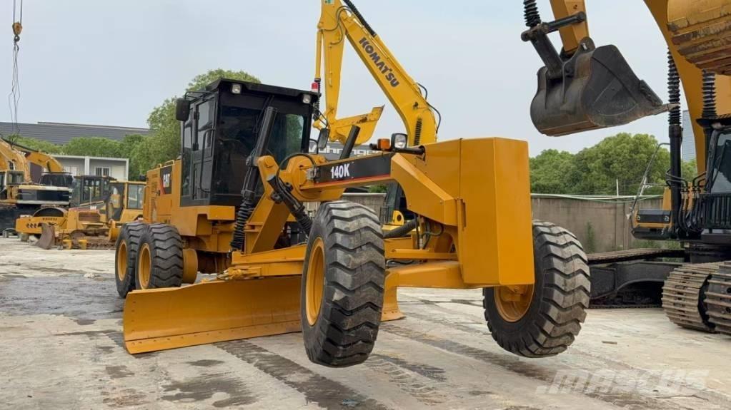 CAT 140K معدات تمهيد الطرق