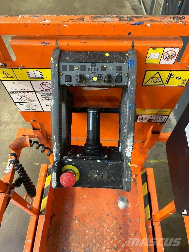 JLG 1930 ES رافعات مقصية الشكل