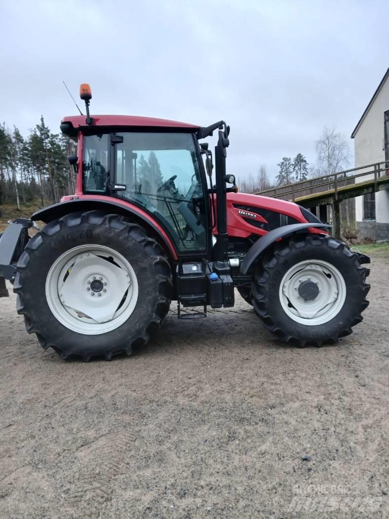 Valtra A135ht الجرارات