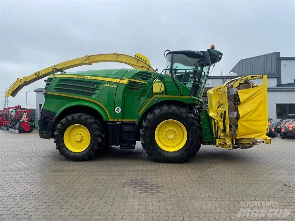 John Deere 8400 i علافات ذاتية الدفع