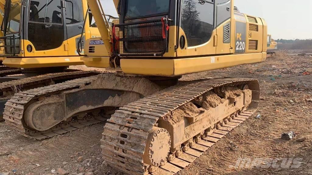 Komatsu PC 220-8 حفارات زحافة