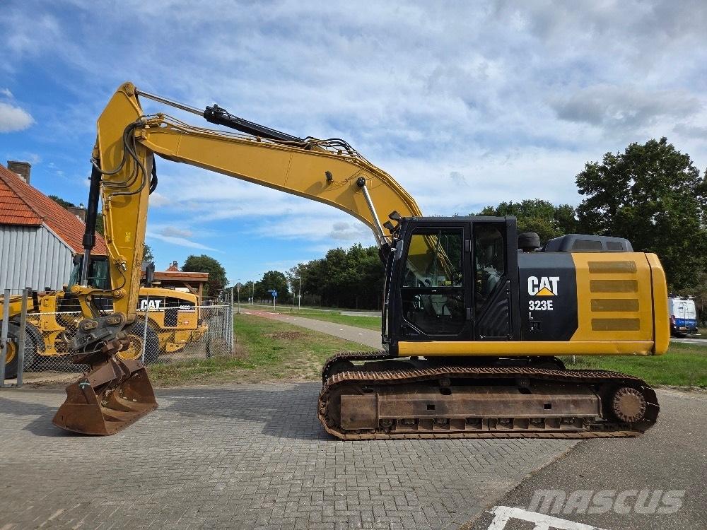 CAT 323EL حفارات زحافة