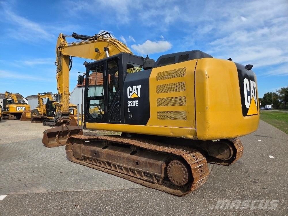 CAT 323EL حفارات زحافة