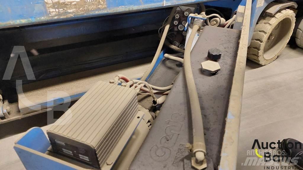 Genie GS 2646 رافعات مقصية الشكل