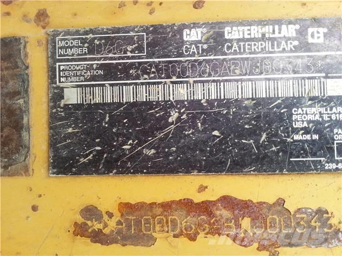 CAT D 6 G بلدوزرات مجنزرة