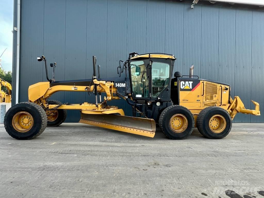 CAT 140M معدات تمهيد الطرق