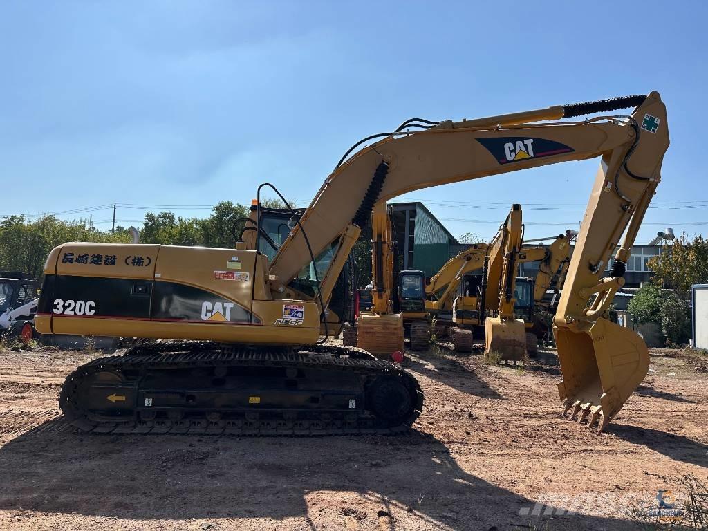 CAT 320 C حفارات زحافة
