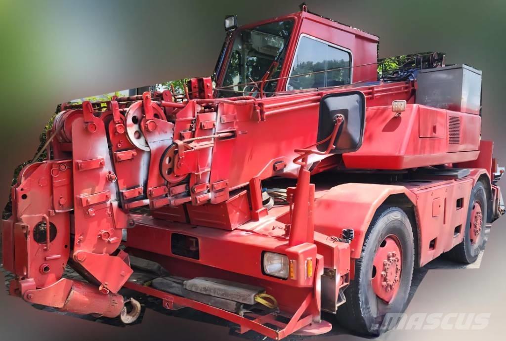 Kato MR 100 رافعات الطرق الوعرة