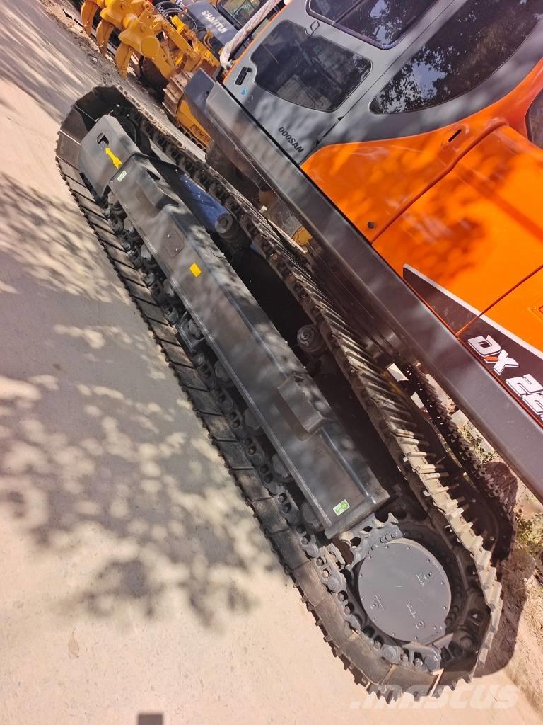 Doosan DX  225 LCA حفارات زحافة