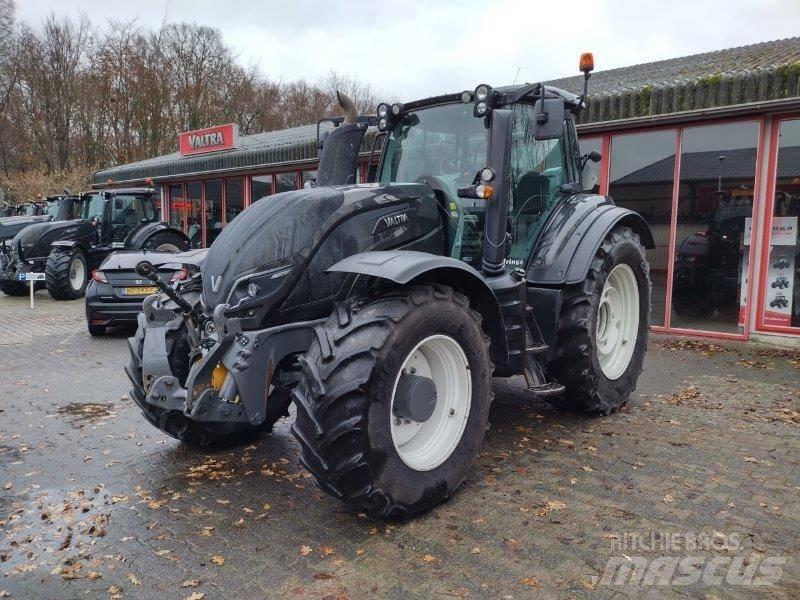 Valtra T 214 D الجرارات