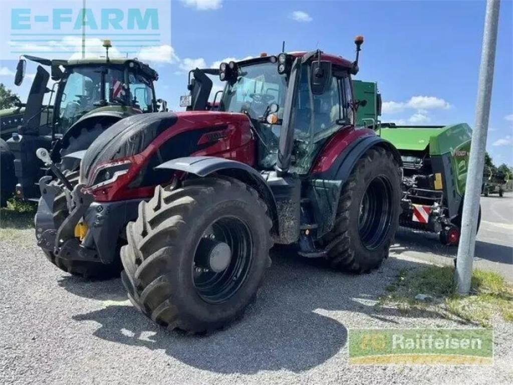 Valtra t 235 الجرارات