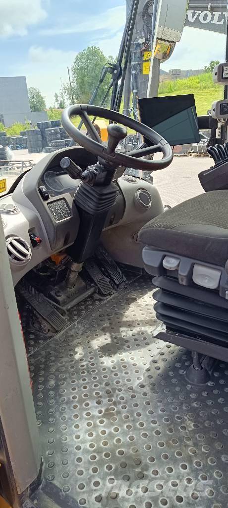 Volvo L110H لوادر بعجل