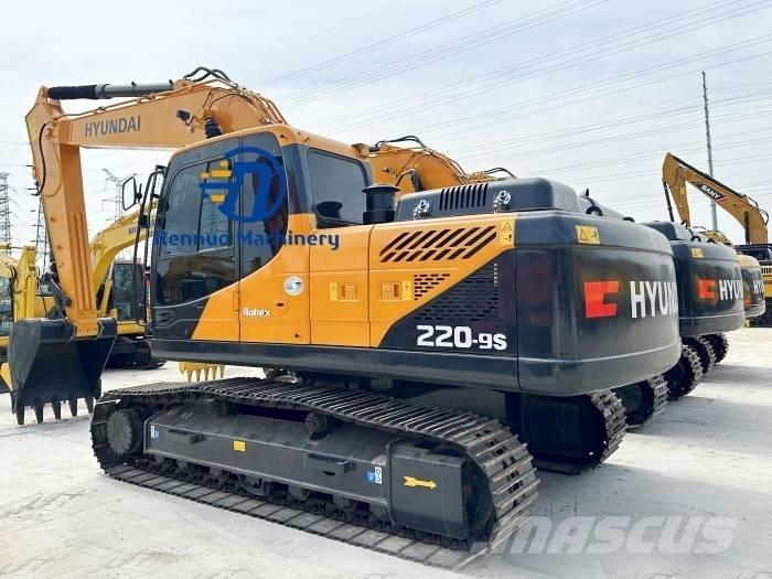 Hyundai R220LC-9S حفارات زحافة