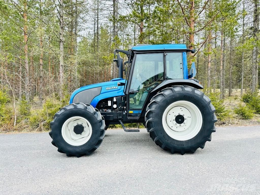 Valtra A 92 الجرارات