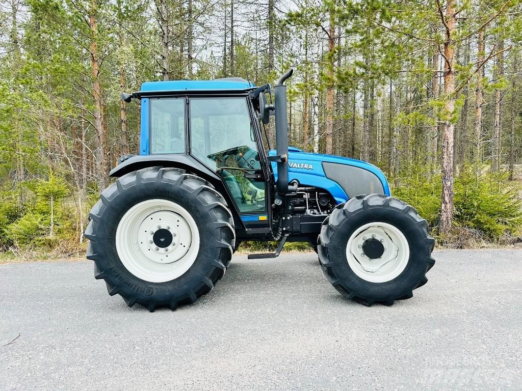 Valtra A 92 الجرارات