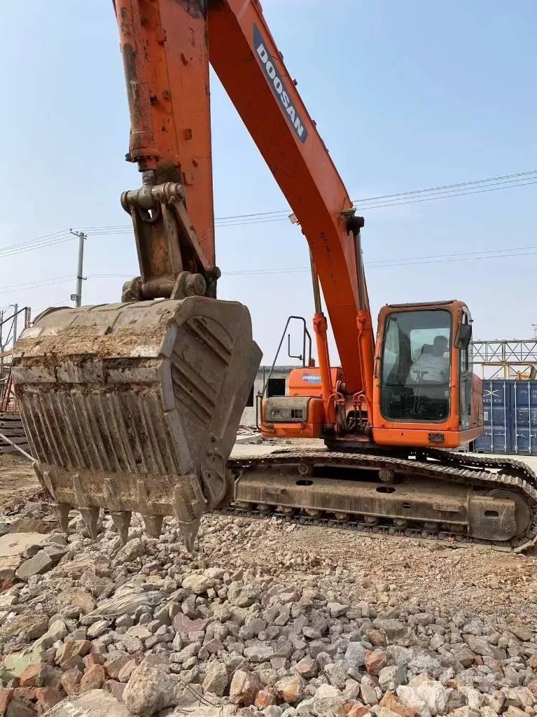Doosan DX 225 LC حفارات زحافة