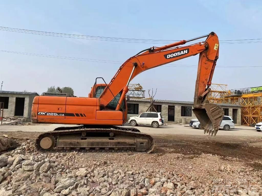 Doosan DX 225 LC حفارات زحافة