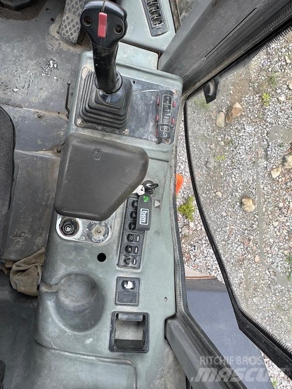 Hitachi LX 290 E لوادر بعجل