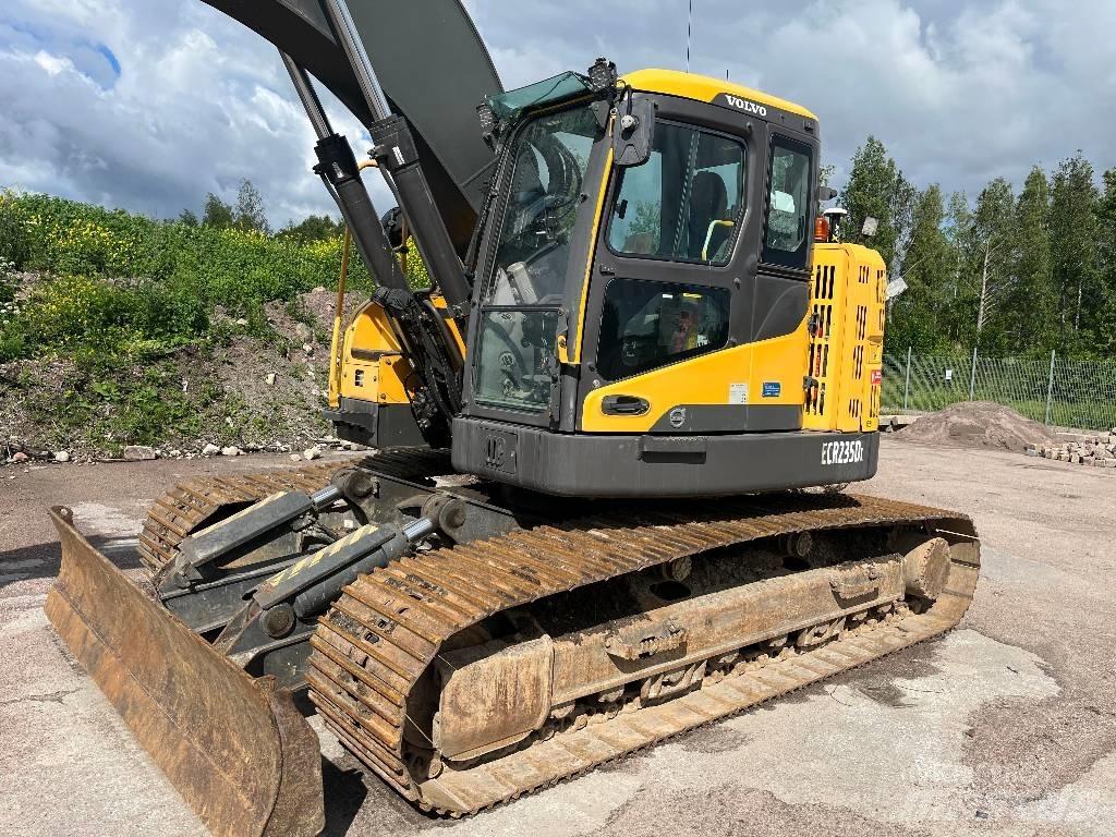 Volvo ECR 235 DL حفارات زحافة