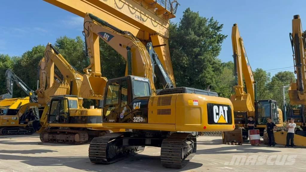 CAT 325 D حفارات زحافة