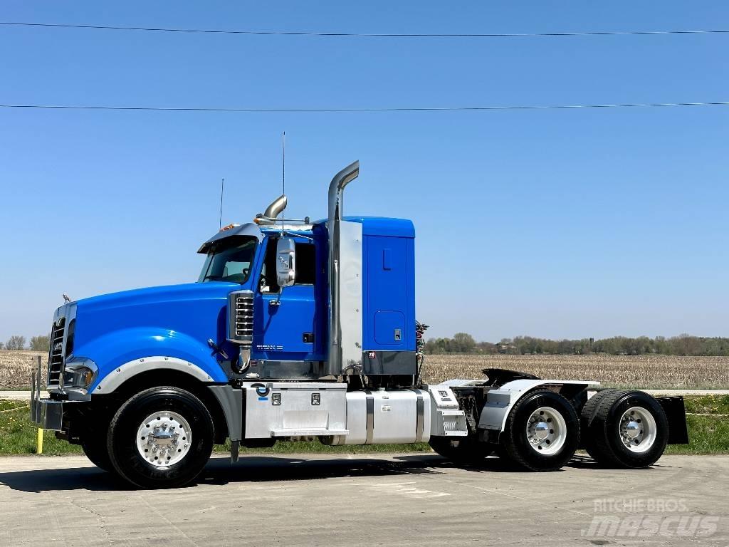 Mack Titan TD 713 وحدات الجر