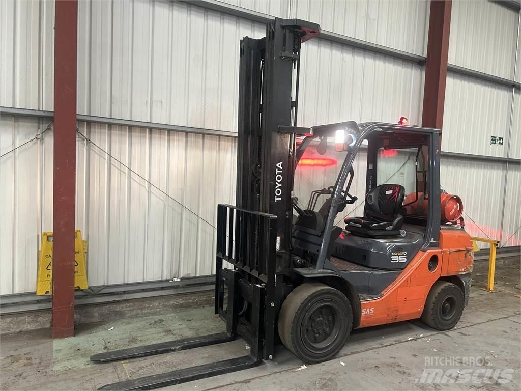 Toyota 02-8FGJF35 شاحنات LPG