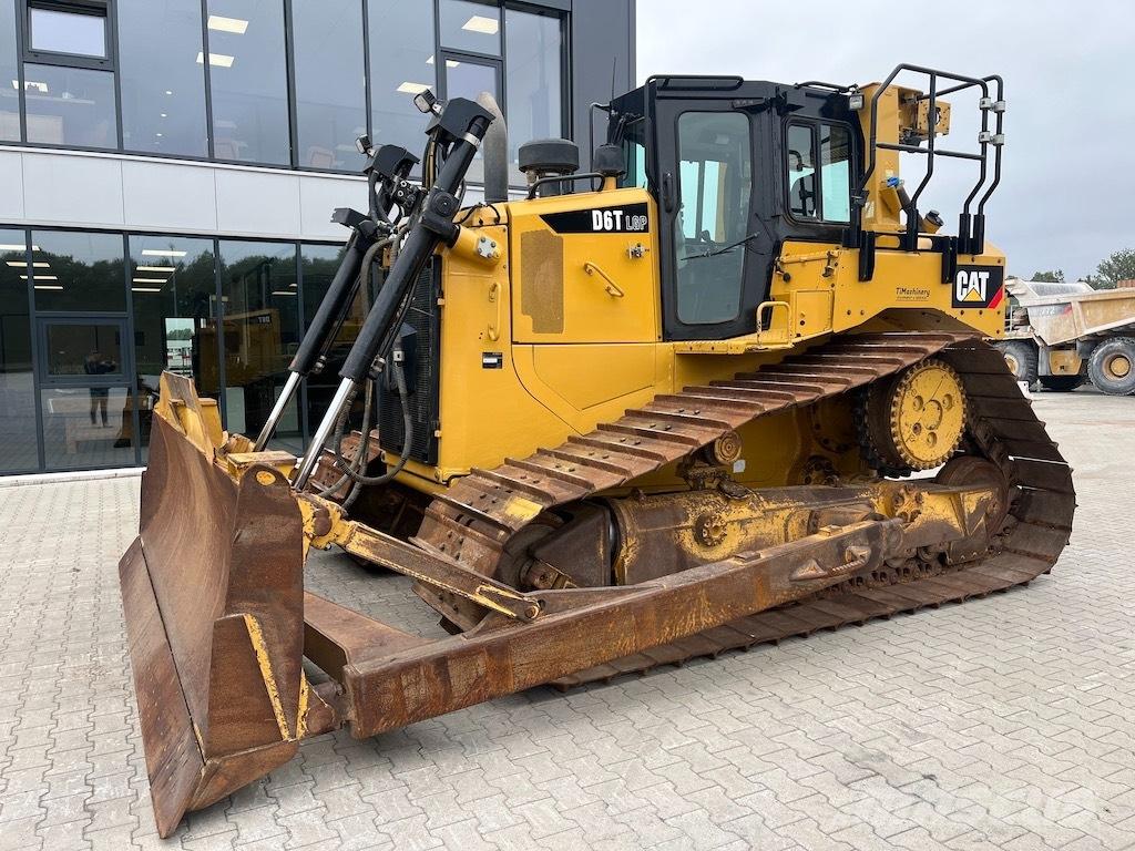 CAT D 6 T LGP بلدوزرات مجنزرة