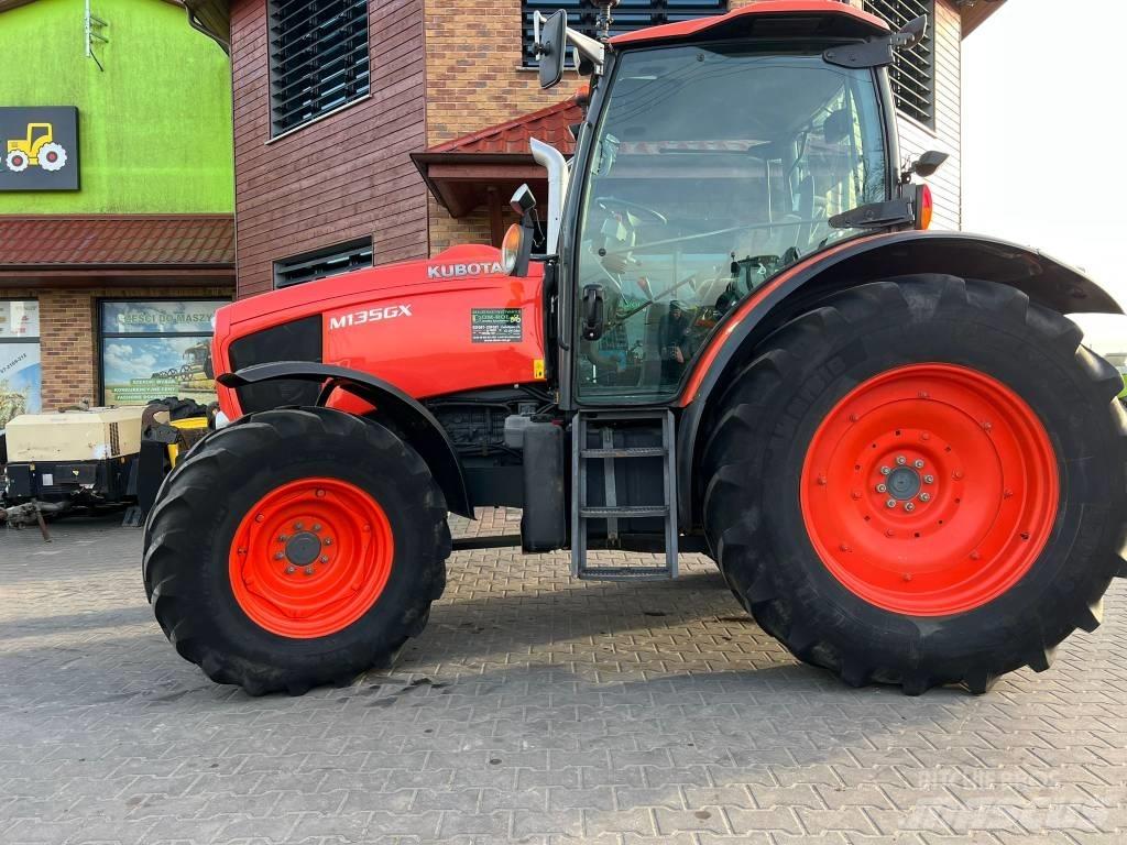 Kubota M 135 GX الجرارات