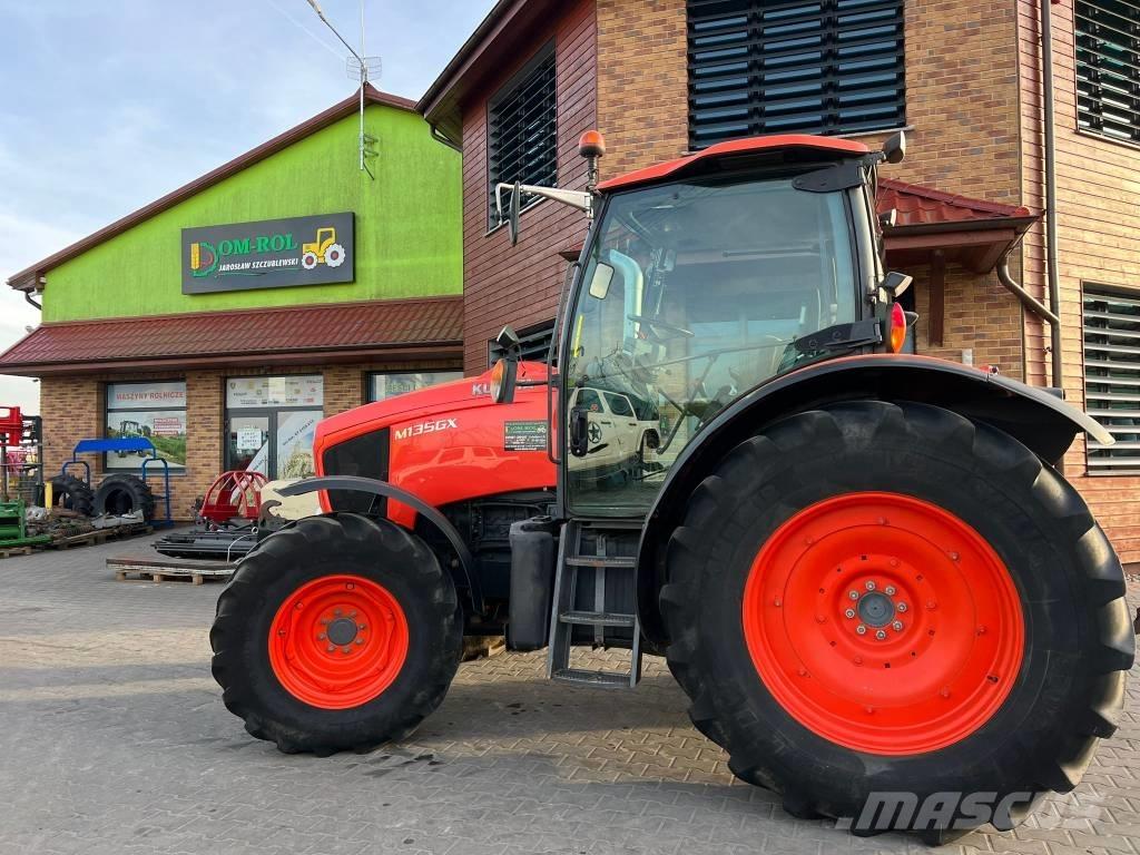 Kubota M 135 GX الجرارات